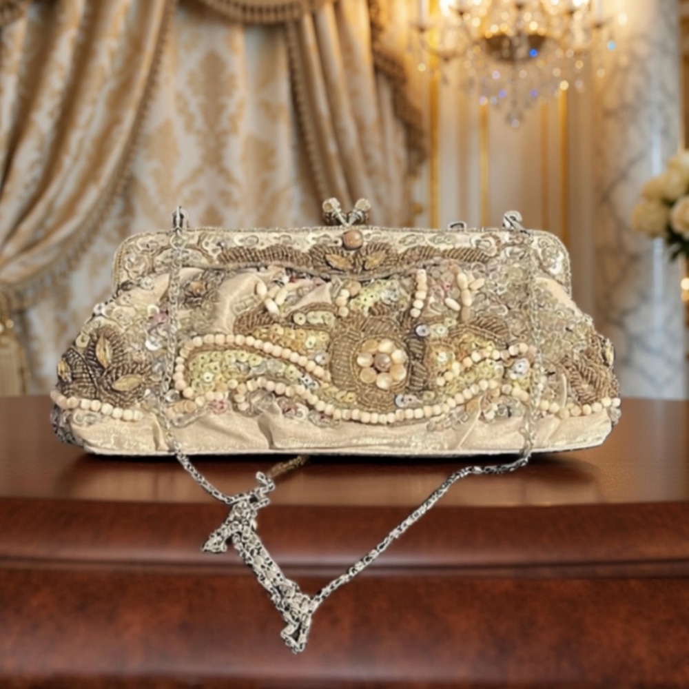 Evening bag Silk evening bag Mother of pearl ,sequence and seed beads GUC